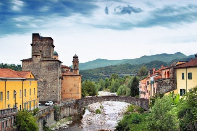 lunigiana-tuscany-village-of-pontremoli-